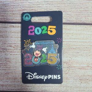 Disney Parks WDW Mickey Mouse Pin - NEW
